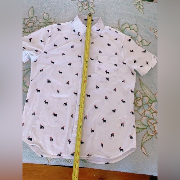 Button-front shirt is made‎ of 100% cotton with a single front pocket S - Picture 5 of 9